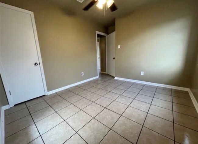 Building Photo - Housing voucher Accepted!