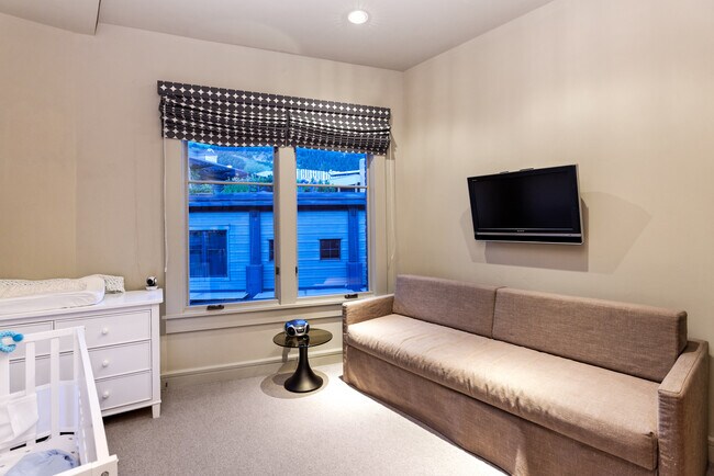 Building Photo - 501 Rio Grande Pl