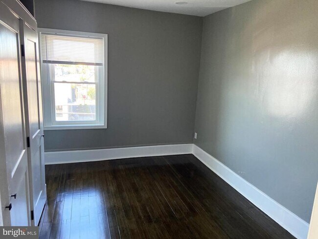 Building Photo - 190 W Lehigh Ave