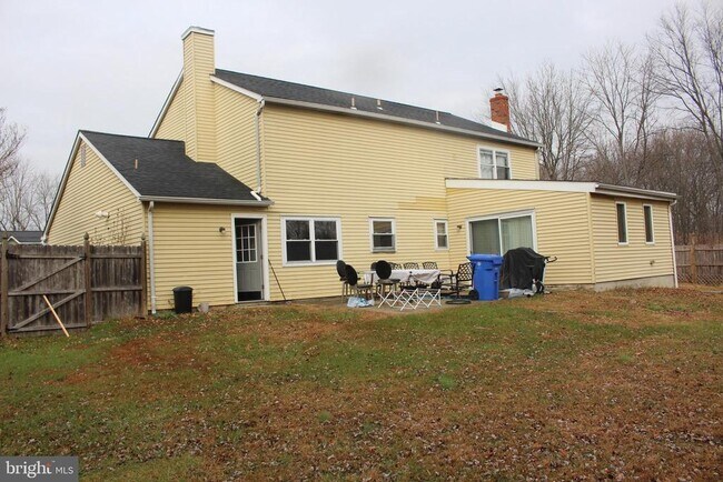 Building Photo - 219 Meadow Dr