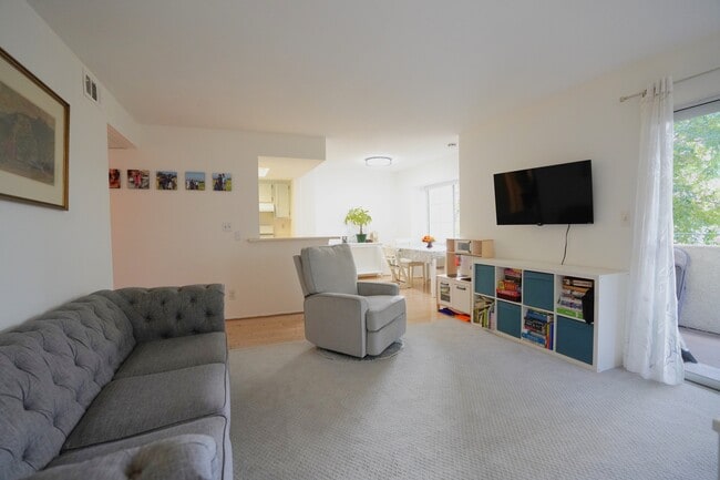 Building Photo - 4201 Las Virgenes Rd