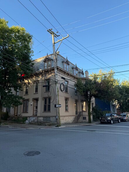 Building Photo - 501 Russell St