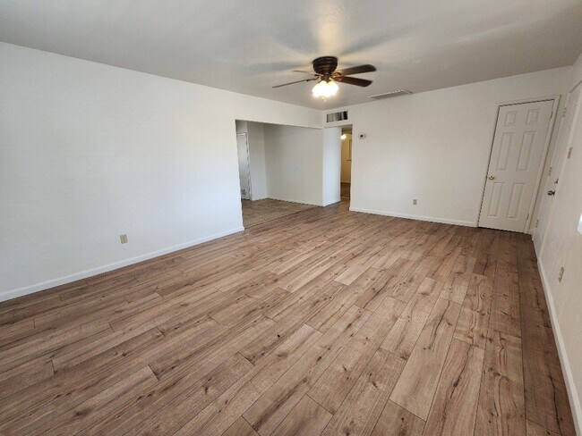 Building Photo - 216 N Casa Grande Ave