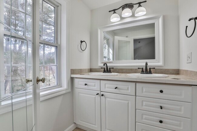 Building Photo - 92 Barrington Ave