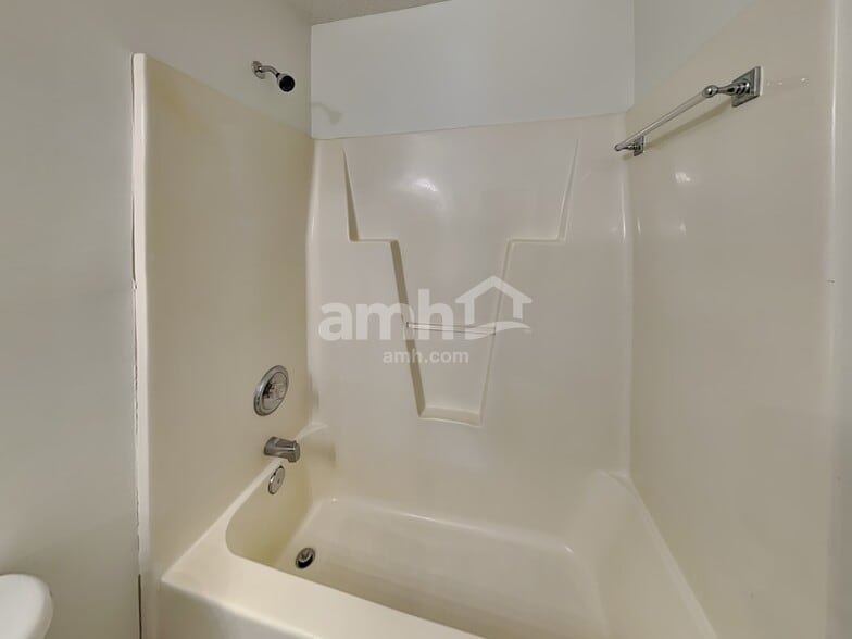 Building Photo - 6030 Shining Oak Ln