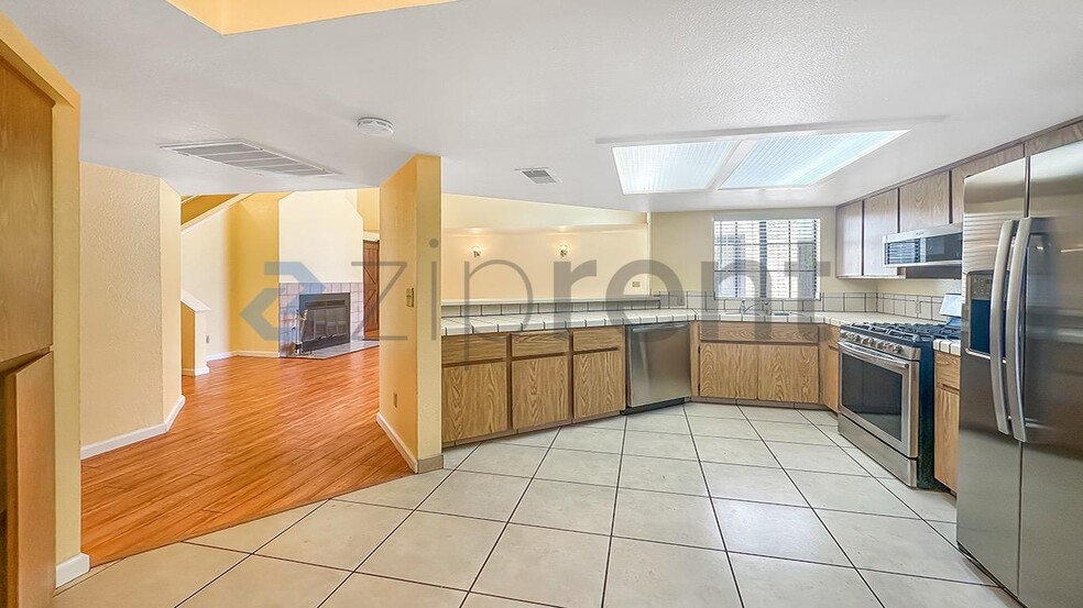 Building Photo - Unit 104