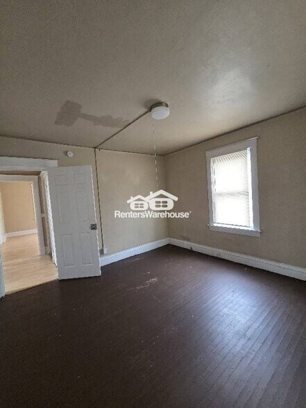 Building Photo - 8711 Alva Ave