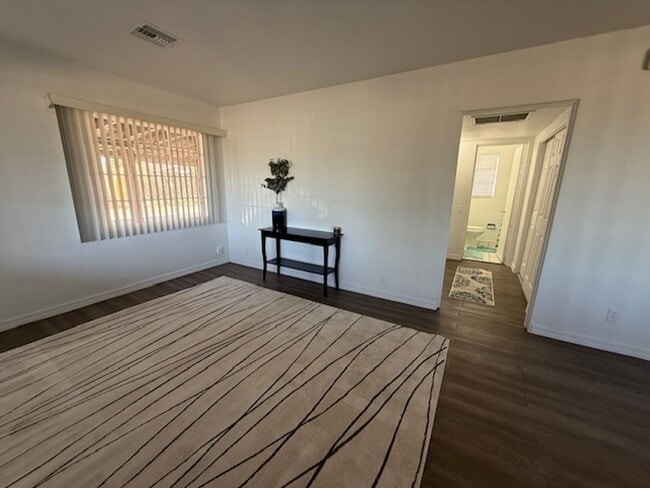 Building Photo - Location!! Awesome 1 bed 1 bath in Historic Glendale