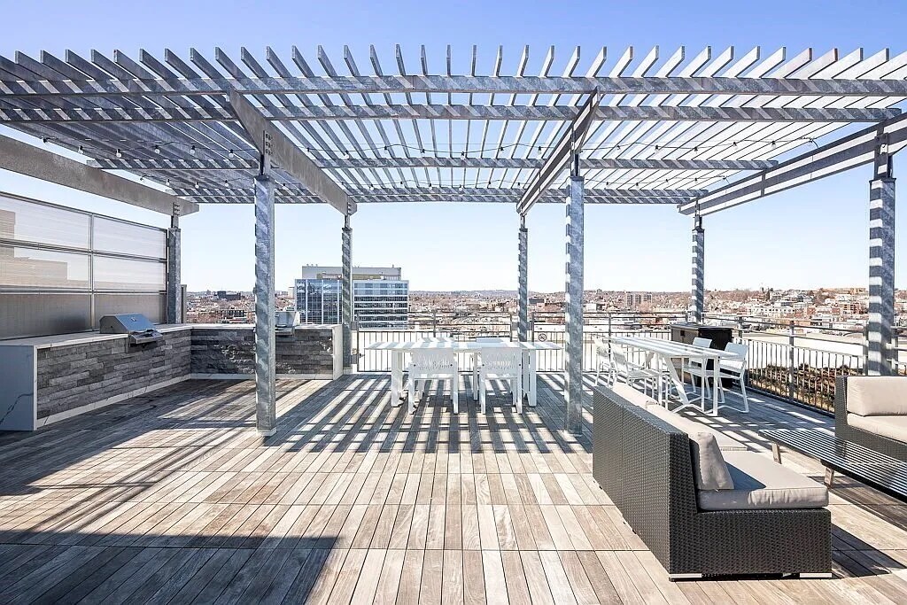 Building Photo - 9 Medford St