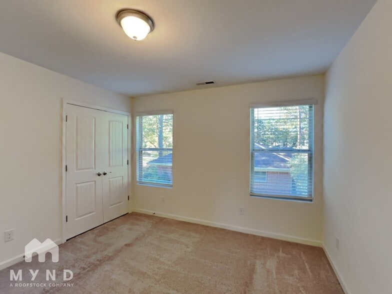 Building Photo - 246 Spark St