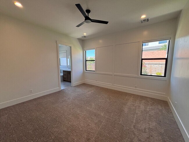 Building Photo - Beautiful 5 bed | 4 Bath | 3 Car Garage