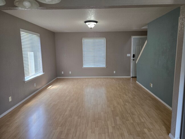 Building Photo - 3 bed 2 bath   Home for Rent in Grants Pass