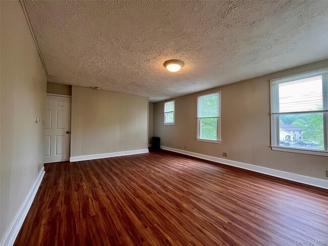 Building Photo - 35 S Remsen Ave