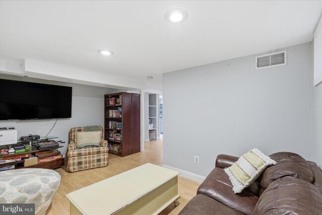 Building Photo - 7203 Arthur Dr