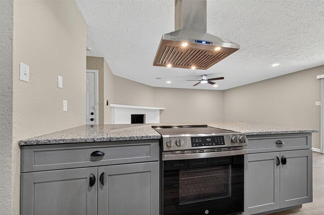 Building Photo - 17518 Autumn Hills Dr