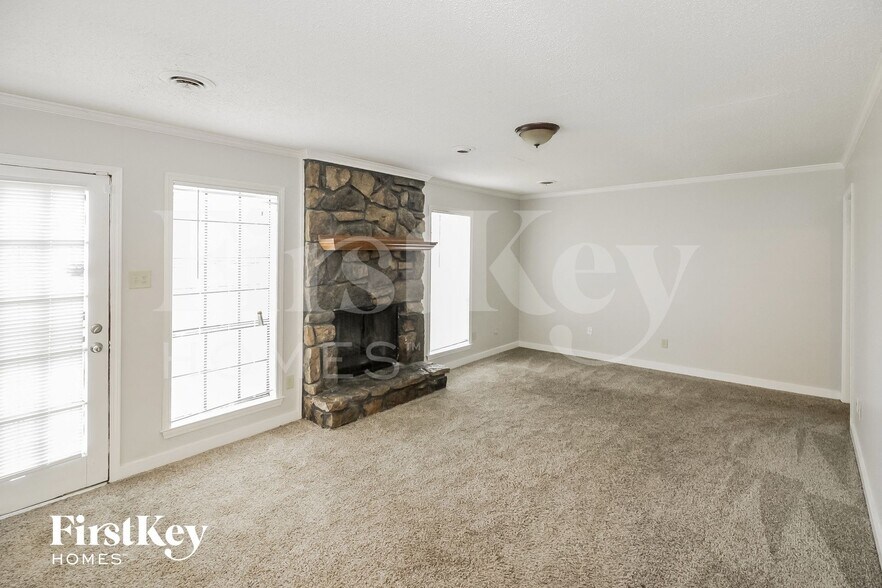 Building Photo - 6861 Valley Park Dr