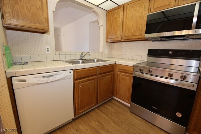 Building Photo - 1751 E Reno Ave