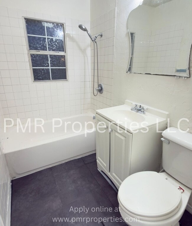 Building Photo - 4 Bedrooms / 2 Bathrooms House