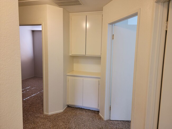 Building Photo - Single story Rosamond Home