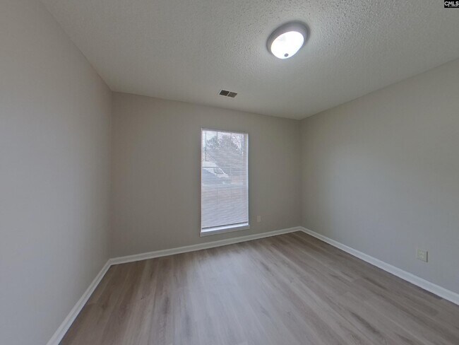 Building Photo - 121 Green Rose Rd