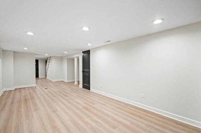 Building Photo - 6444 28th Pl