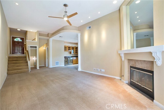 Building Photo - 3055 E Hillcrest Dr