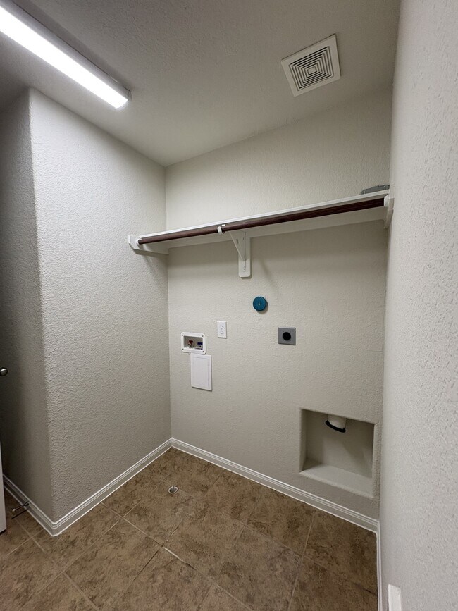 Building Photo - 20115 Bellflower Glen Dr