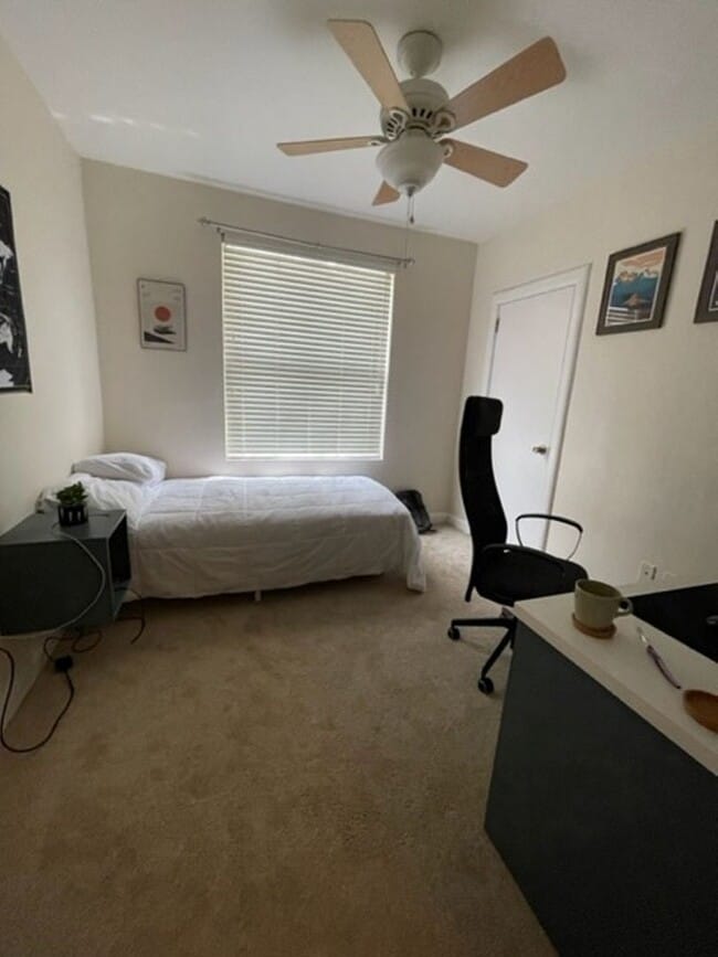 Building Photo - R1016 University Heights