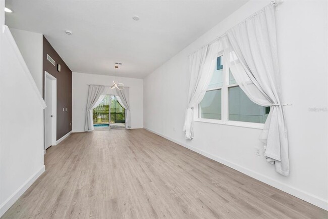 Building Photo - 380 Famagusta Dr