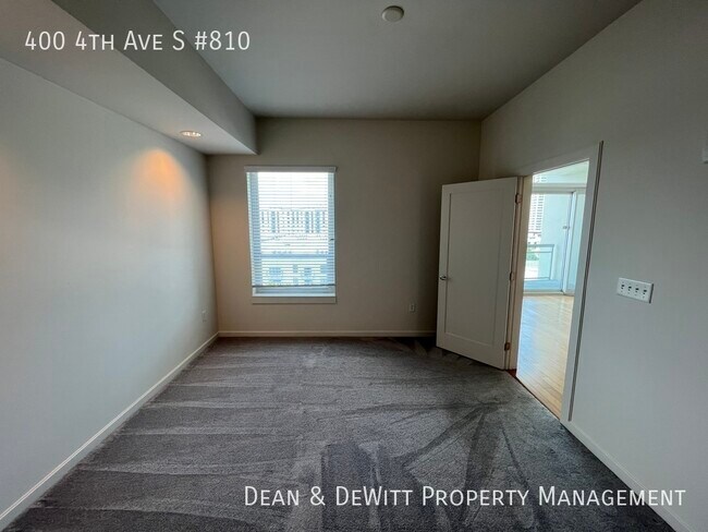Building Photo - 400 4th Ave S