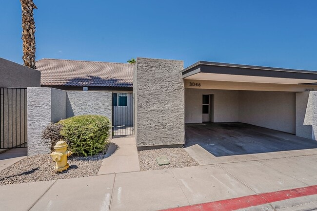 Building Photo - Central Phoenix Remodeled Townhome Oasis –...