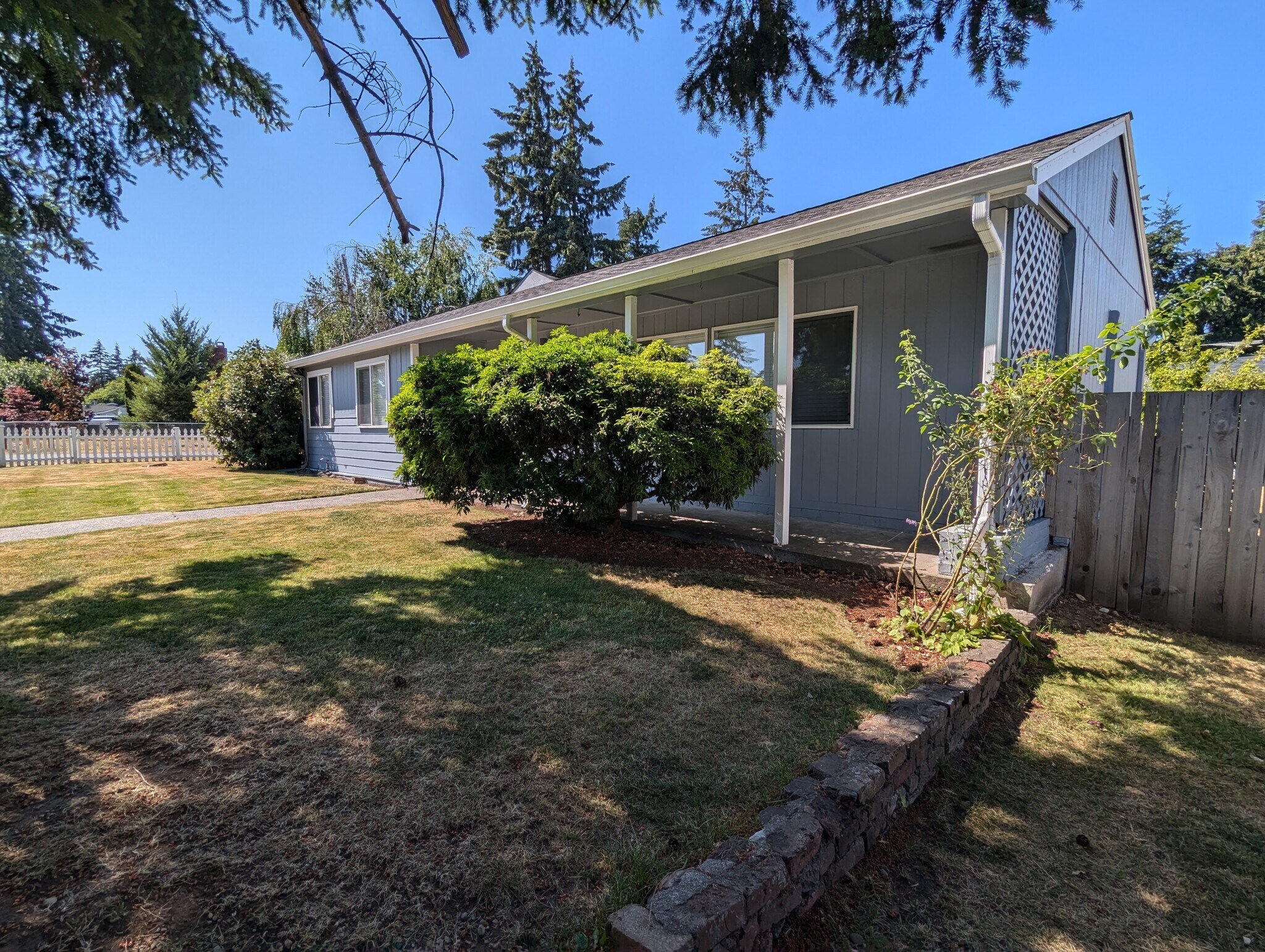 Building Photo - 821 S 117th St