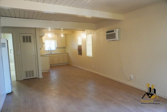 Building Photo - 697 Santiago Ave