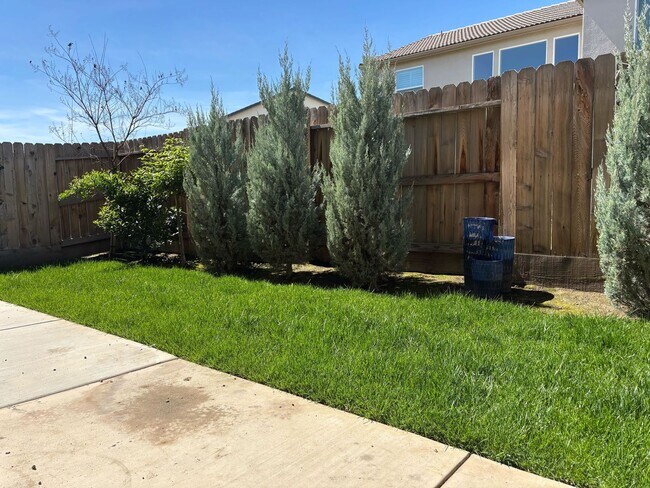 Building Photo - Spacious 3-Bedroom Home with Solar, Modern...
