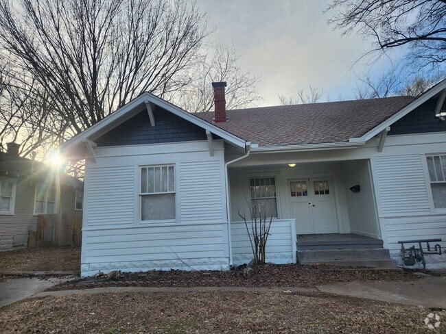 Building Photo - 1206 S Rockford Ave