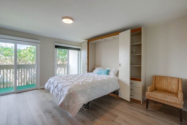 Building Photo - 450 S Sierra Ave