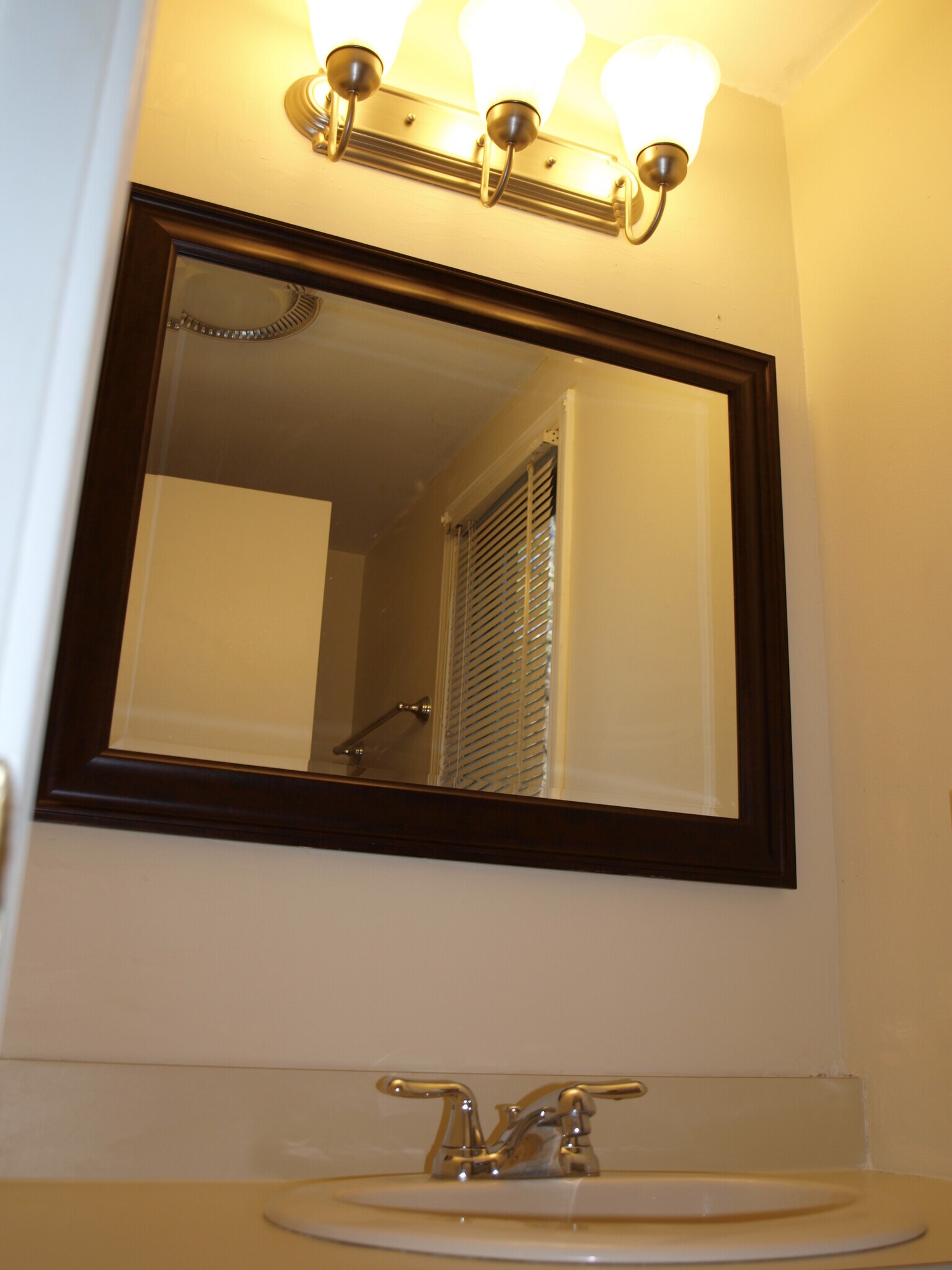 Building Photo - 42 Brookside Dr