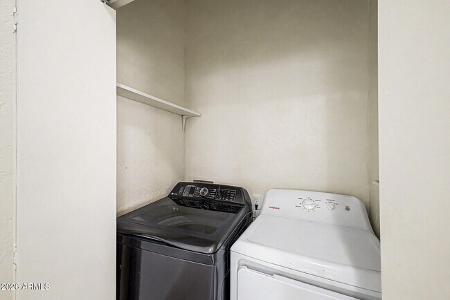 Building Photo - 7106 N 68th Ave