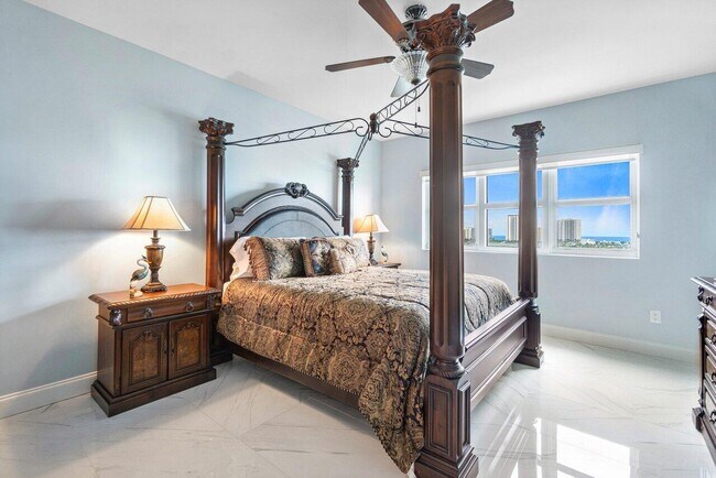 Building Photo - 2640 Lake Shore Dr