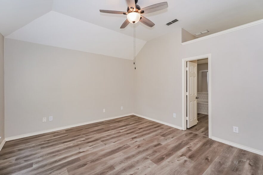 Building Photo - 5221 Tartan Cir