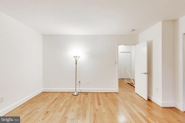 Building Photo - 1660 Beekman Pl NW