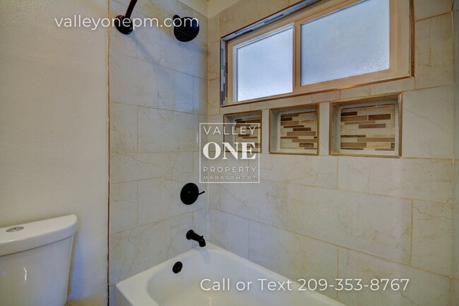 Building Photo - 2717 Palomino Ln