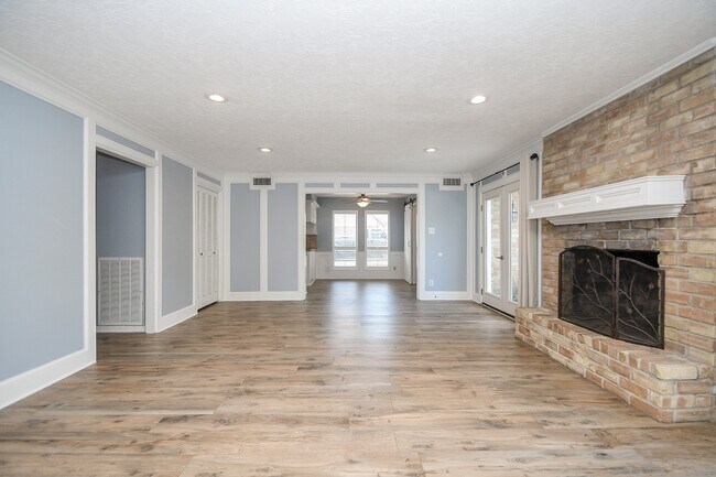 Building Photo - 1711 Earl of Dunmore St