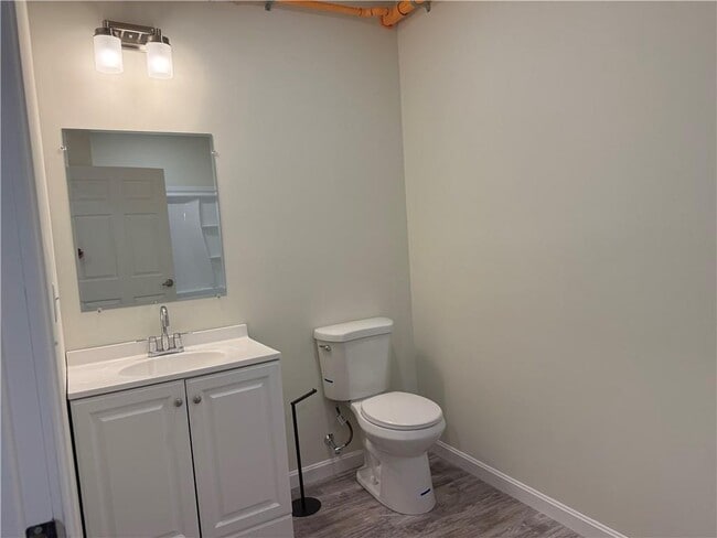 Building Photo - 327 Pine St