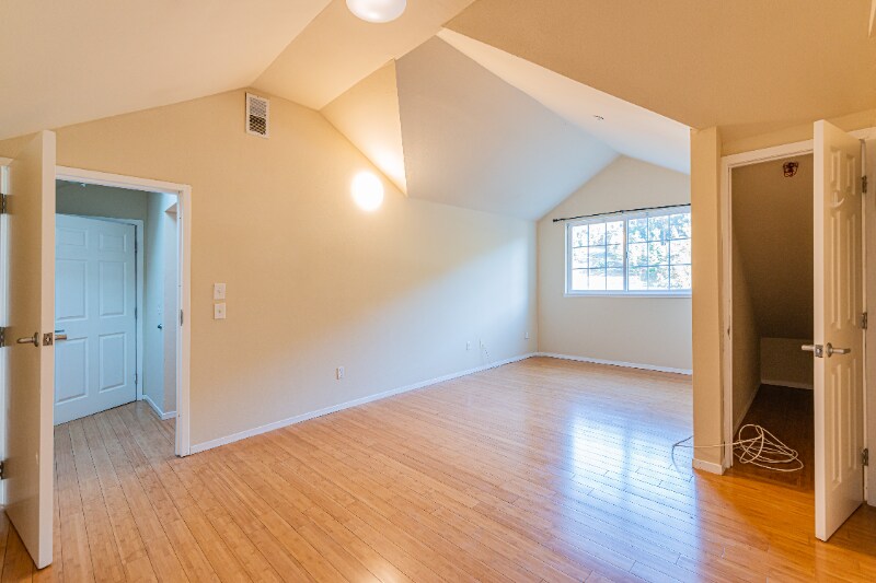Building Photo - 120 Caldecott Ln