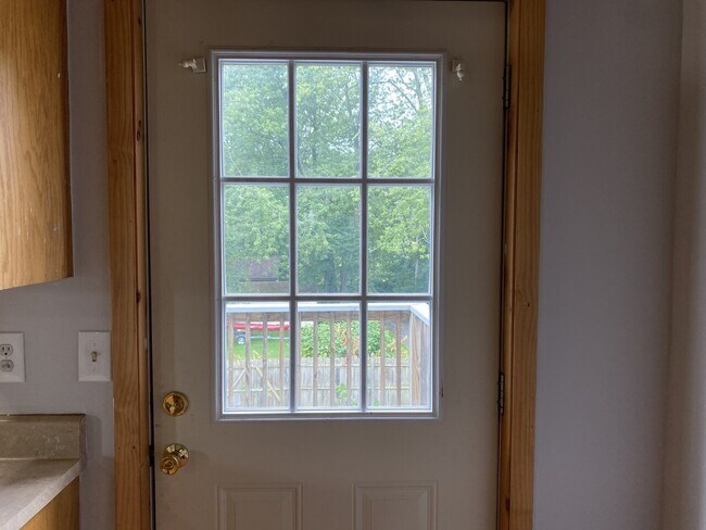 Building Photo - 333 Gardinier St