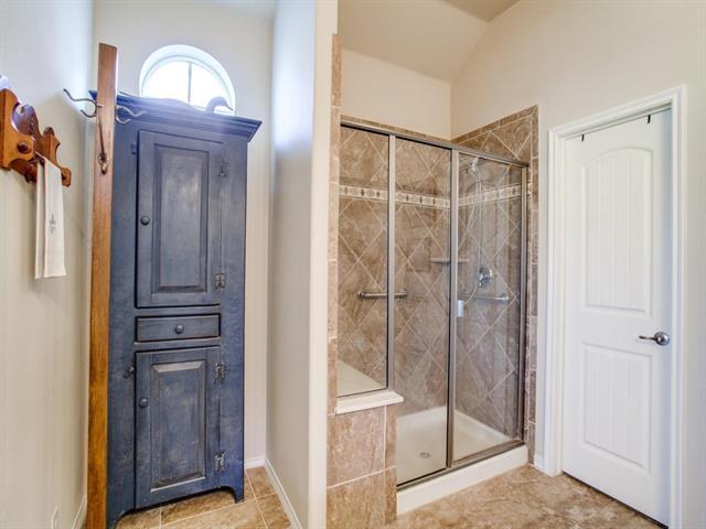 Building Photo - 9744 Water Tree Dr