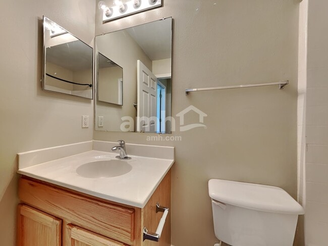 Building Photo - 4045 Half Moon Cir