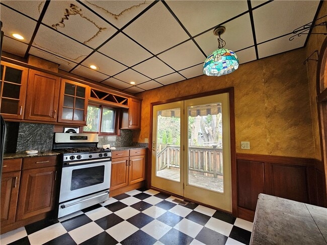 Building Photo - 54 Bemis Ave
