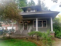 Building Photo - Large Unique House in Milwaukie with Big Fenced Yard